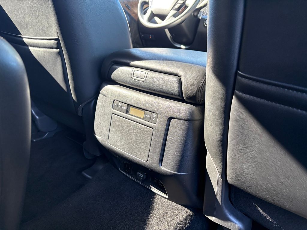 2022 Nissan Armada SL photo 20