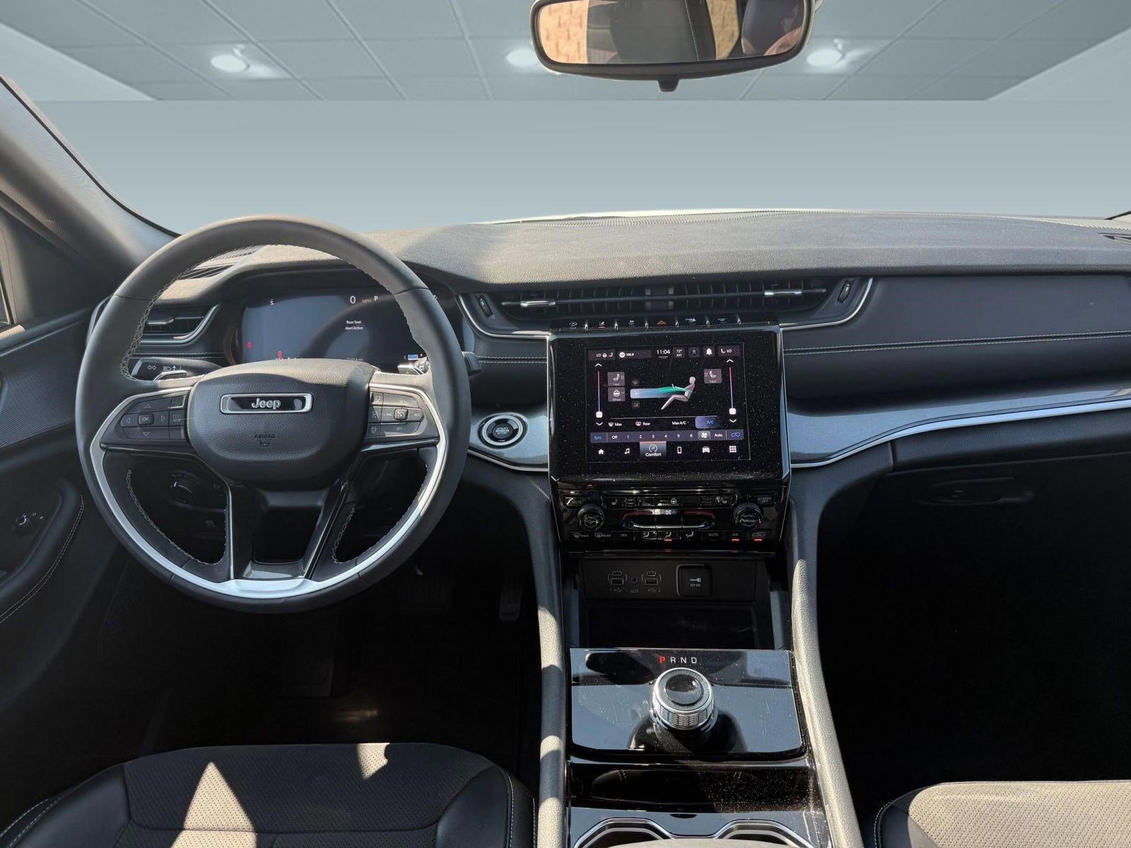 2023 Jeep Grand Cherokee Altitude photo 11
