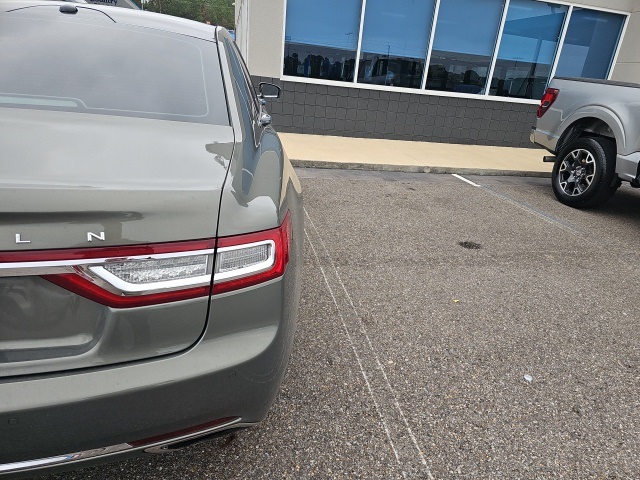 2017 Lincoln Continental Reserve photo 4