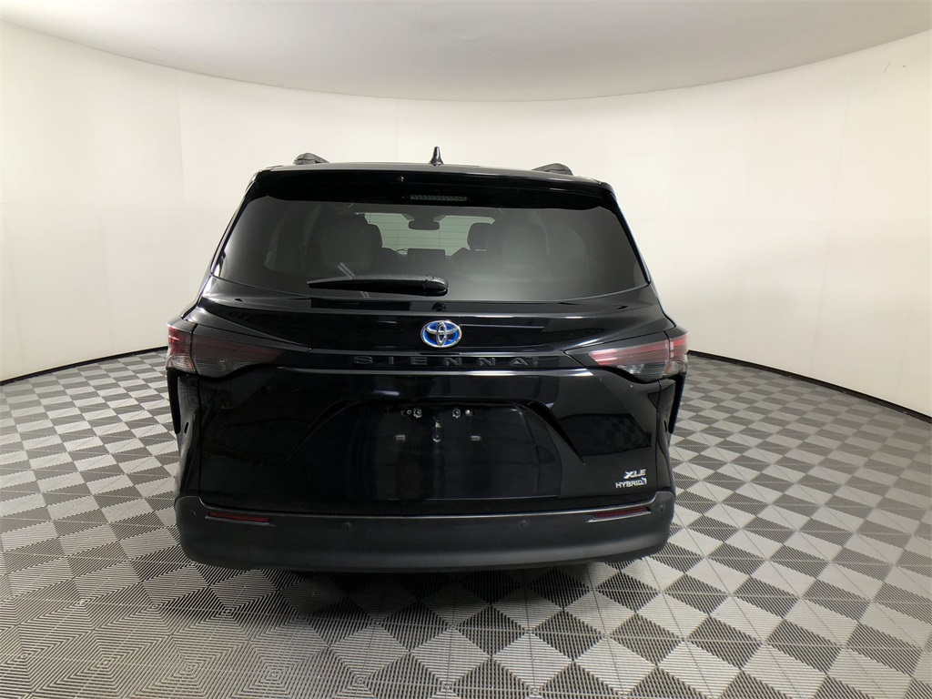 2024 Toyota Sienna XLE photo 9