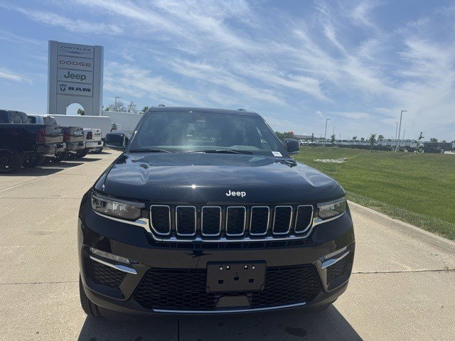 2025 Jeep Grand Cherokee Limited photo 2