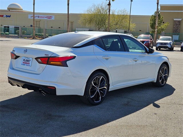 2025 Nissan Altima SR photo 3