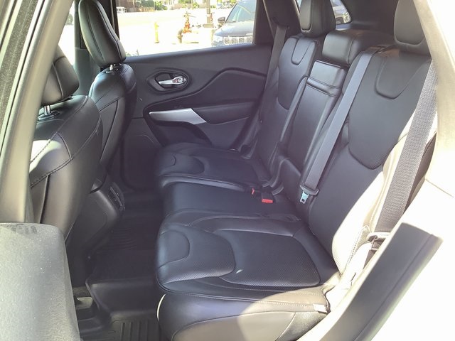 2016 Jeep Cherokee Overland photo 22