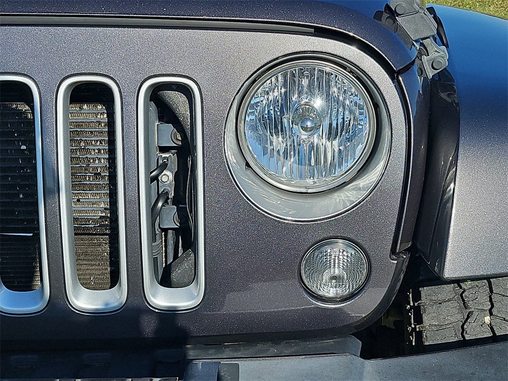 2016 Jeep Wrangler Unlimited Sahara photo 17