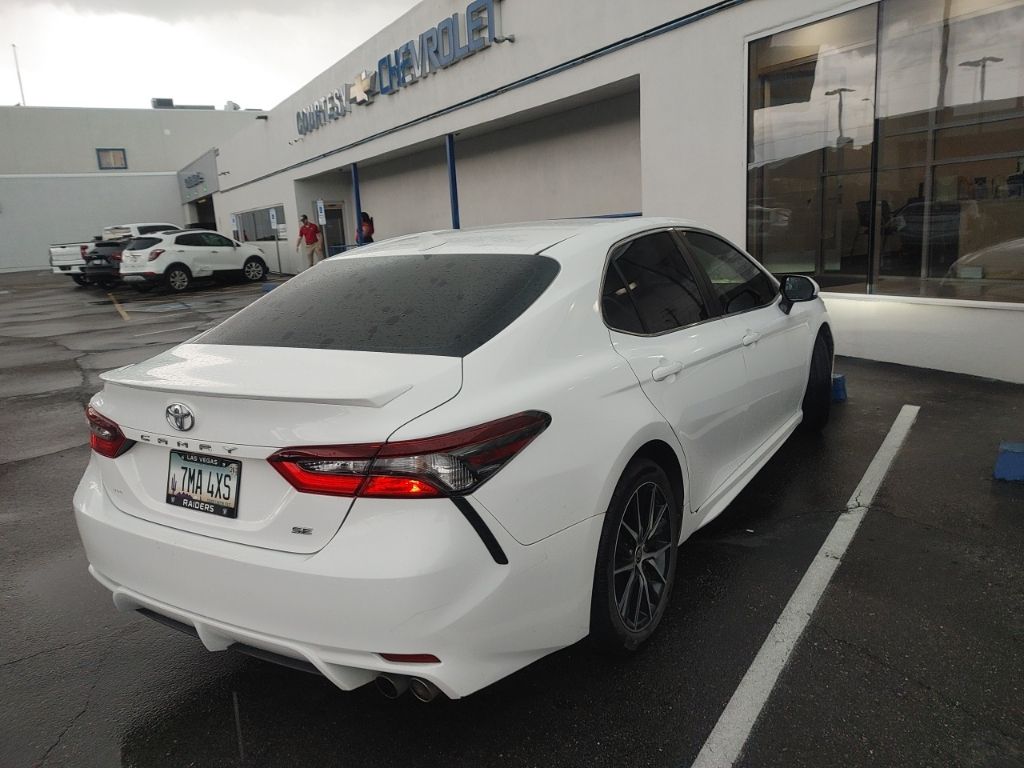 2021 Toyota Camry SE photo 5