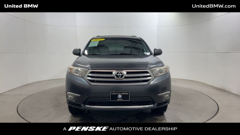 2011 Toyota Highlander Base photo 2