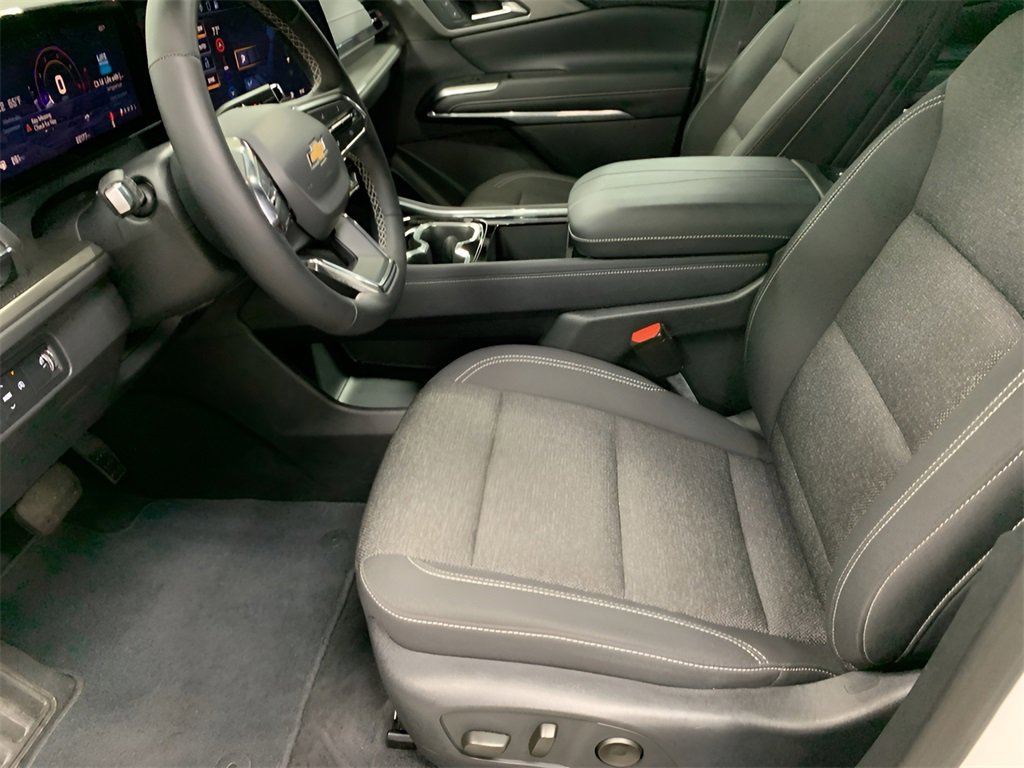 2025 Chevrolet Traverse photo 20