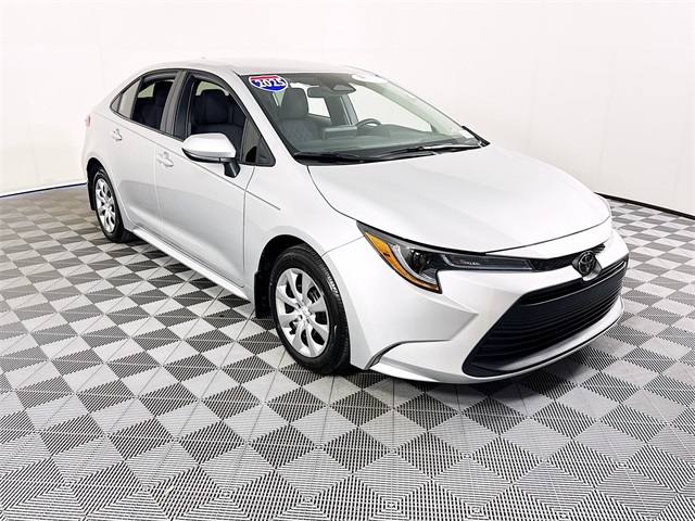2025 Toyota Corolla LE's photo