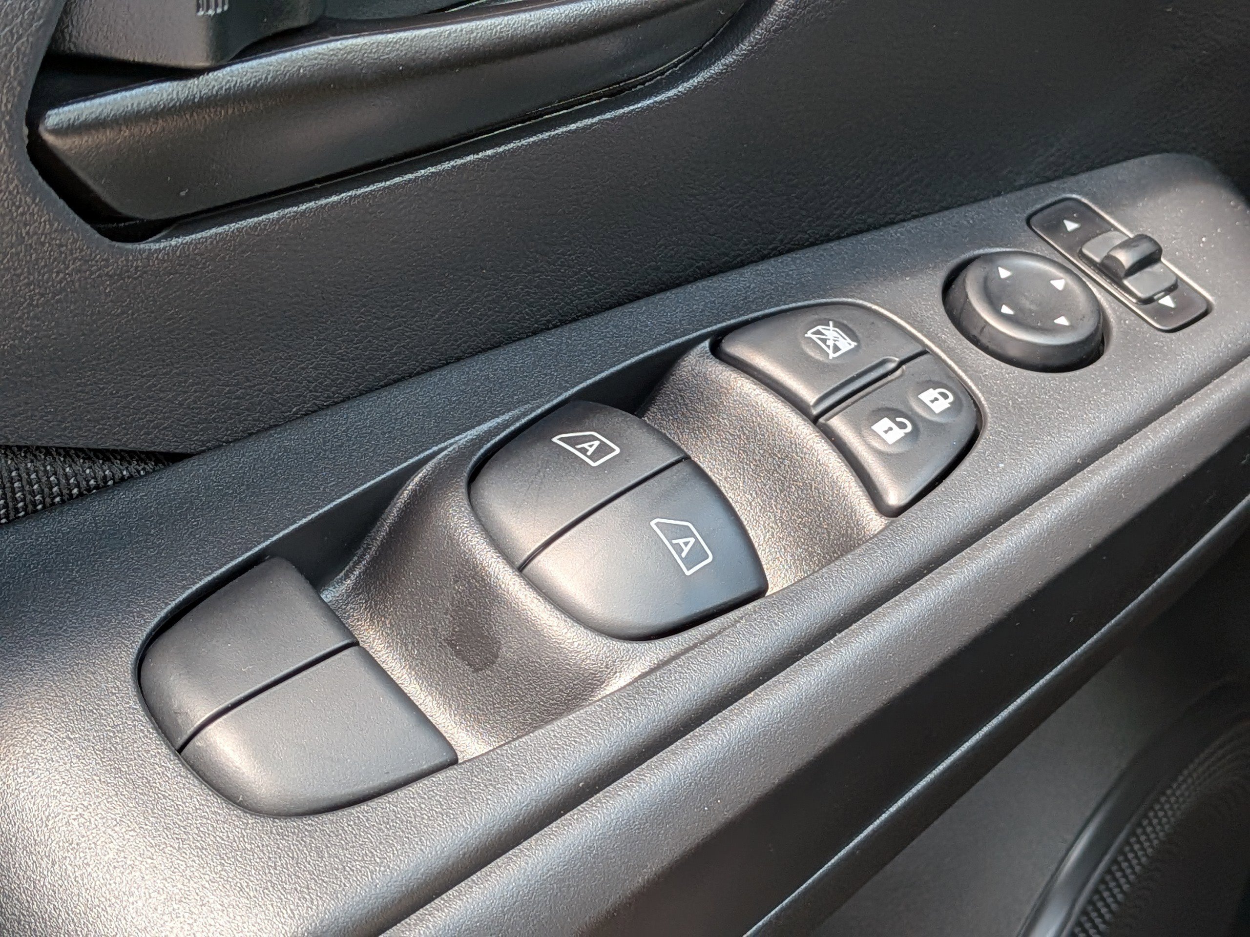 2025 Nissan Kicks Play S photo 14