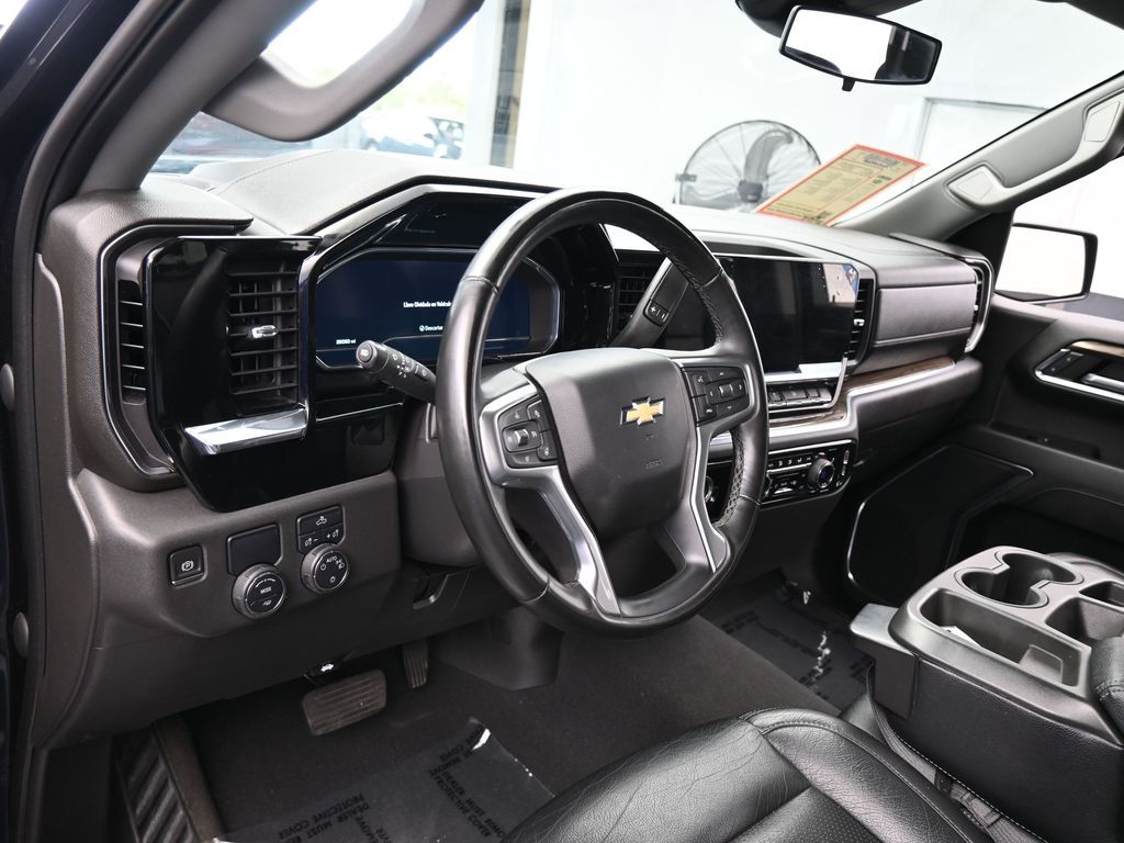 2023 Chevrolet Silverado 1500 LT photo 10