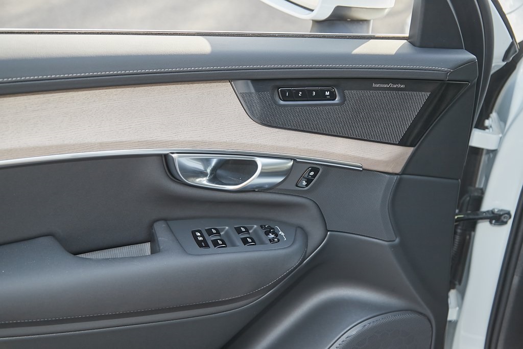 2025 VOLVO XC90 - Image 9