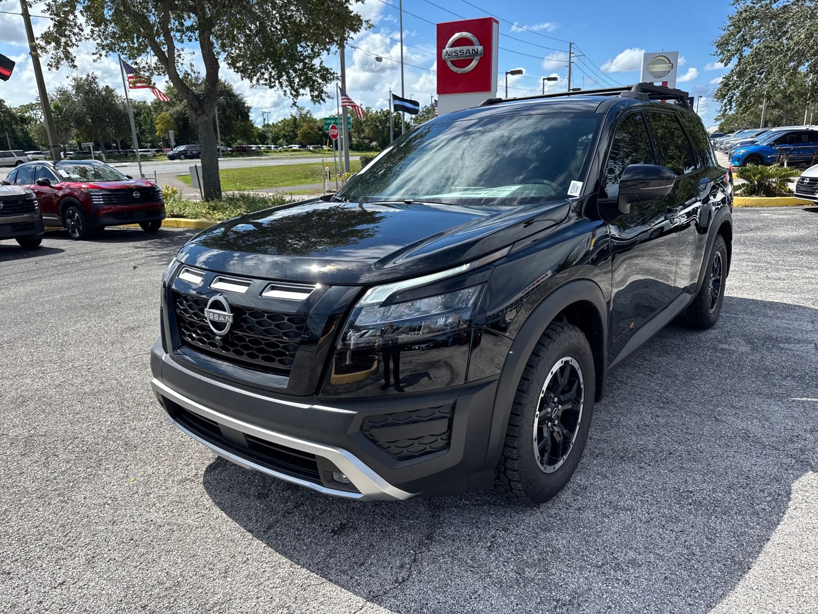2025 Nissan Pathfinder Rock Creek photo 2