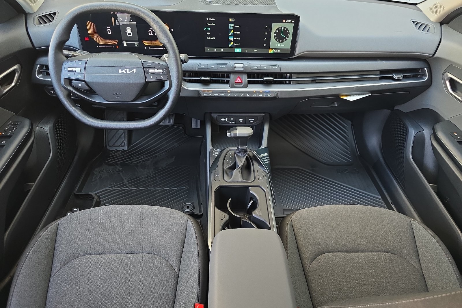 2025 Kia K4 LXS photo 9