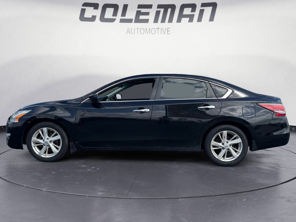 Used 2015 Nissan Altima SV with VIN 1N4AL3AP2FN370148 for sale in Warsaw, IN