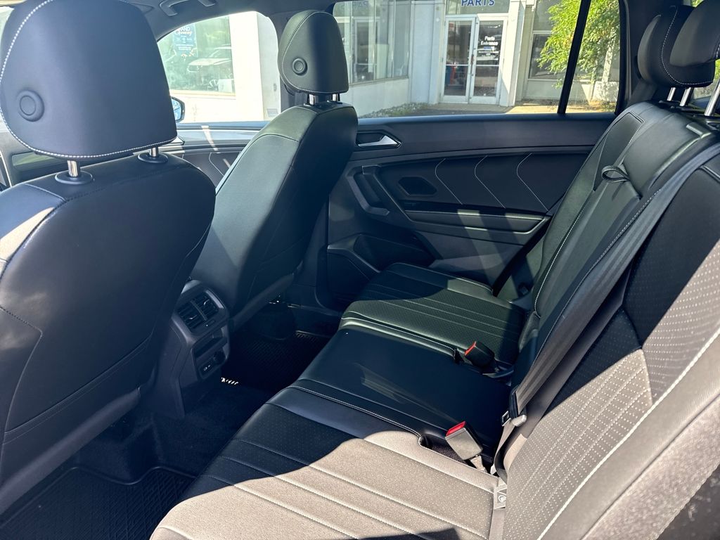 2024 Volkswagen Tiguan SE R-Line Black photo 16