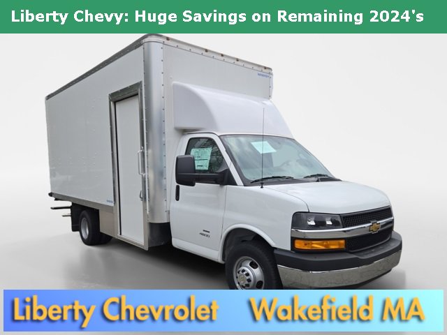 2024 Chevrolet Express Cutaway Base's photo
