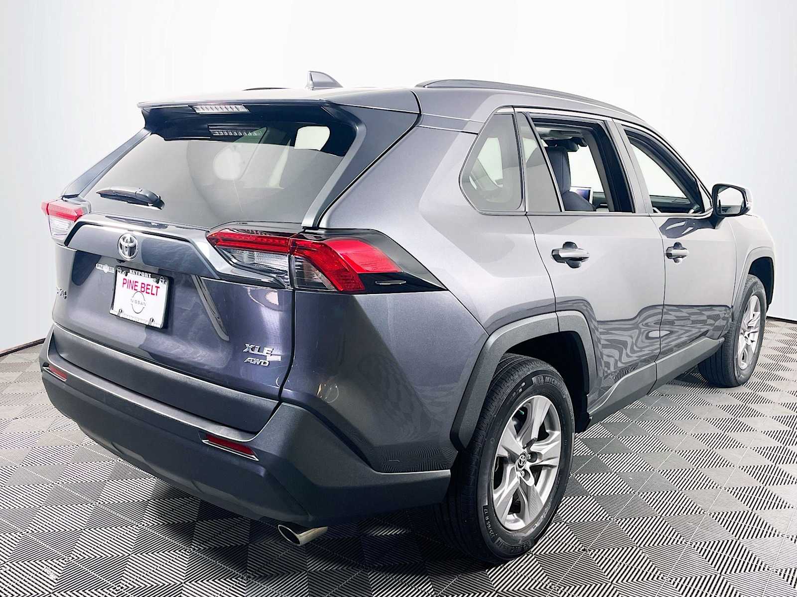 2024 Toyota RAV4 XLE photo 4