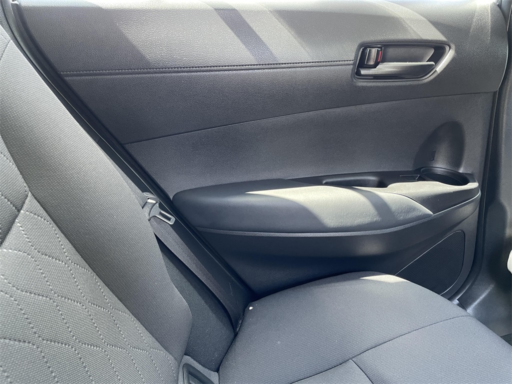 2022 Toyota Corolla Cross LE photo 19