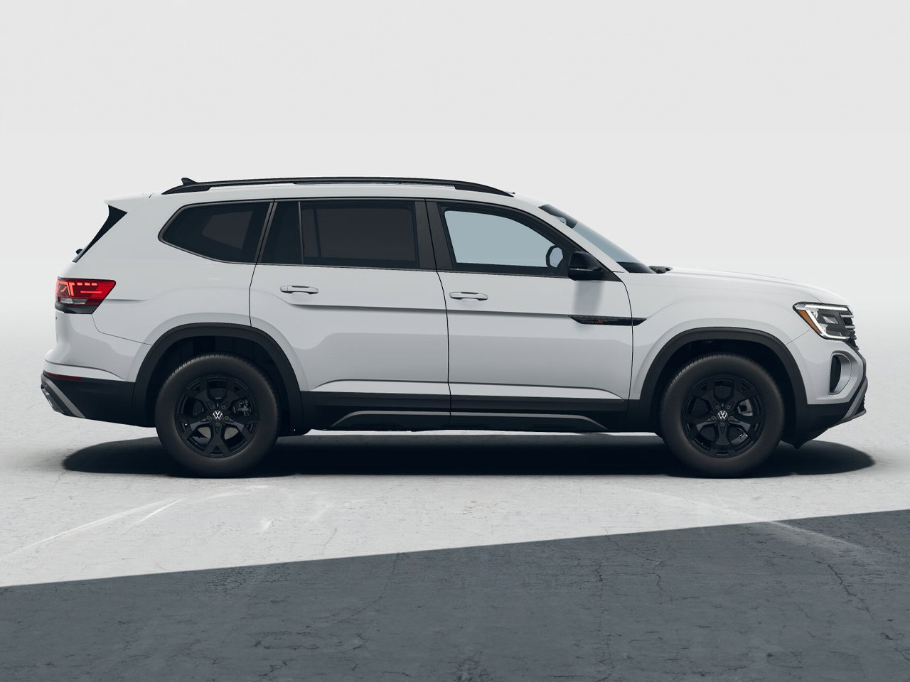 2025 Volkswagen Atlas Peak Edition SE photo 2