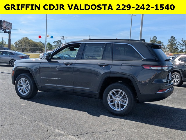 2025 Jeep Grand Cherokee Laredo photo 5