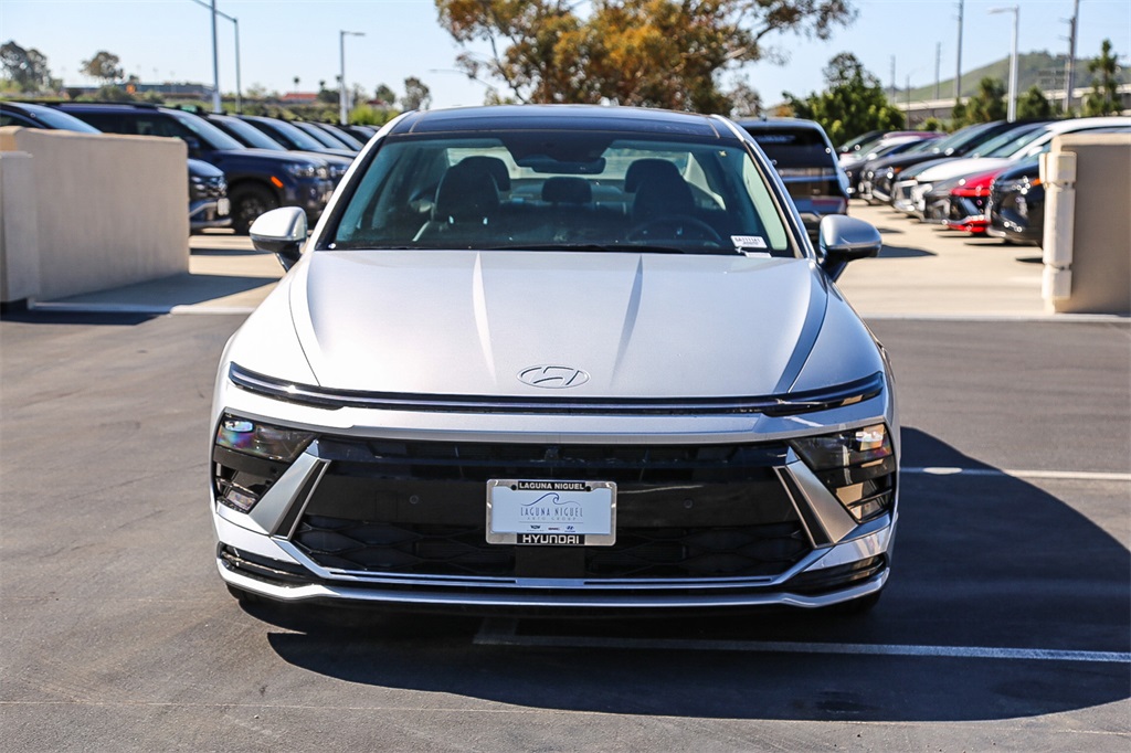 2025 Hyundai Sonata Hybrid Limited photo 2