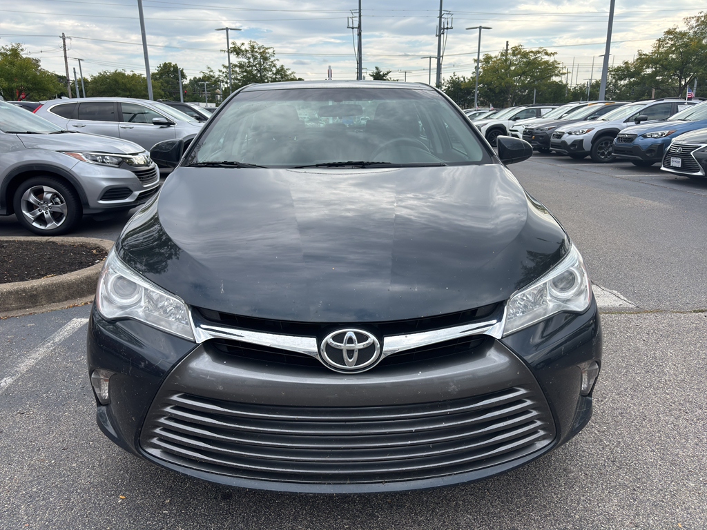 2016 Toyota Camry photo 2