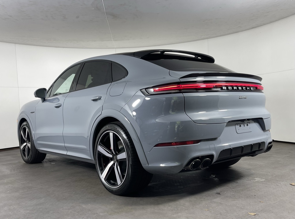 2025 Porsche Cayenne E-Hybrid Coupe Turbo photo 3