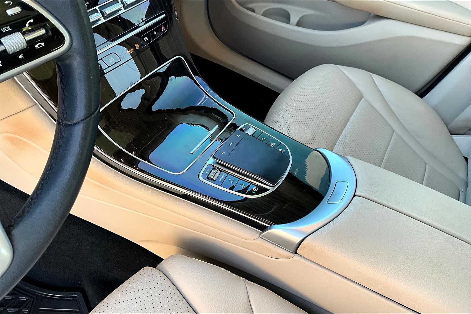 2022 Mercedes Benz GLC 300 photo 15
