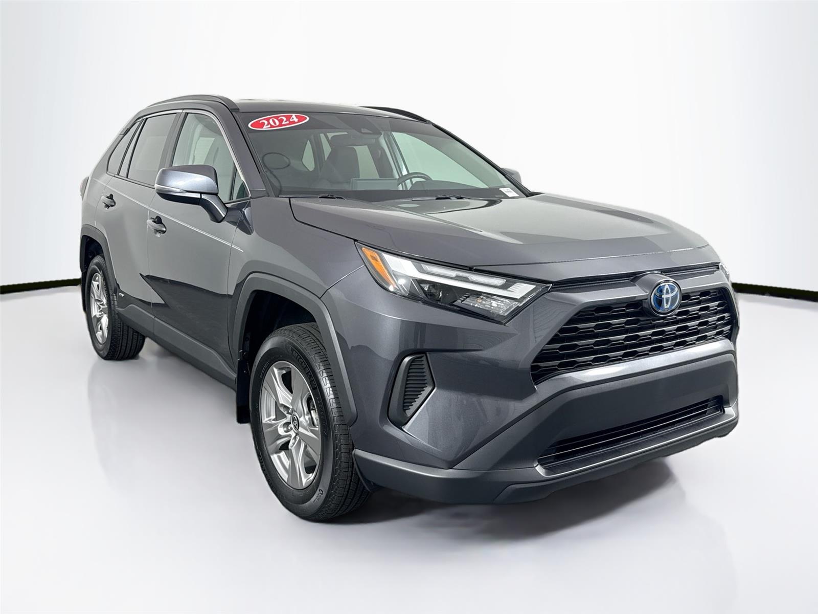 2024 Toyota RAV4 Hybrid XLE photo 3
