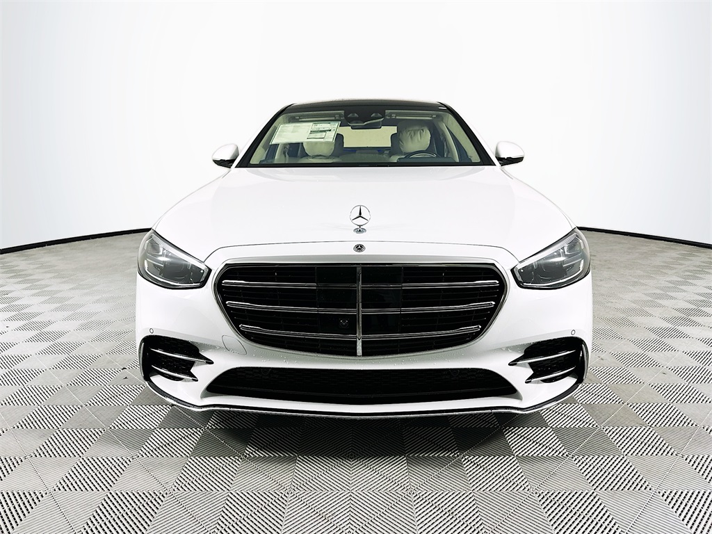 2025 Mercedes Benz S 580 4MATIC photo 2