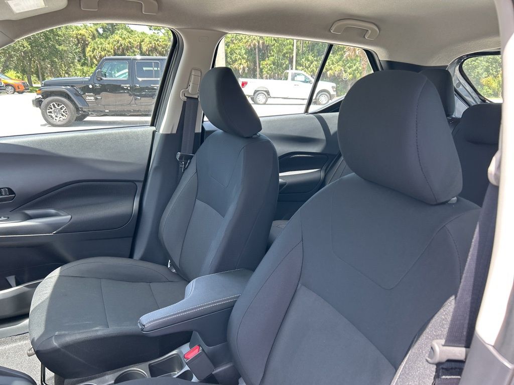 2025 Nissan Kicks Play S photo 13