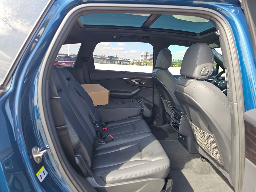 2022 Audi Q7 55 Prestige photo 13