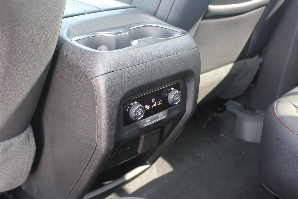 2026 Chevrolet Traverse Z71 photo 9