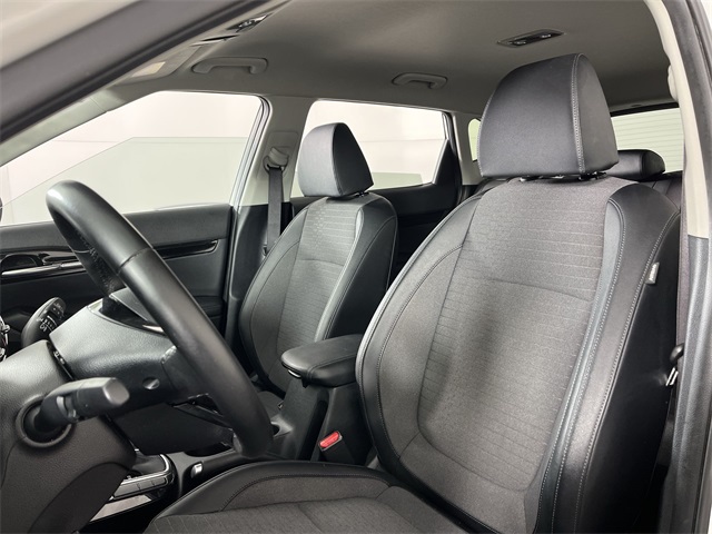 2023 Kia Seltos S photo 2