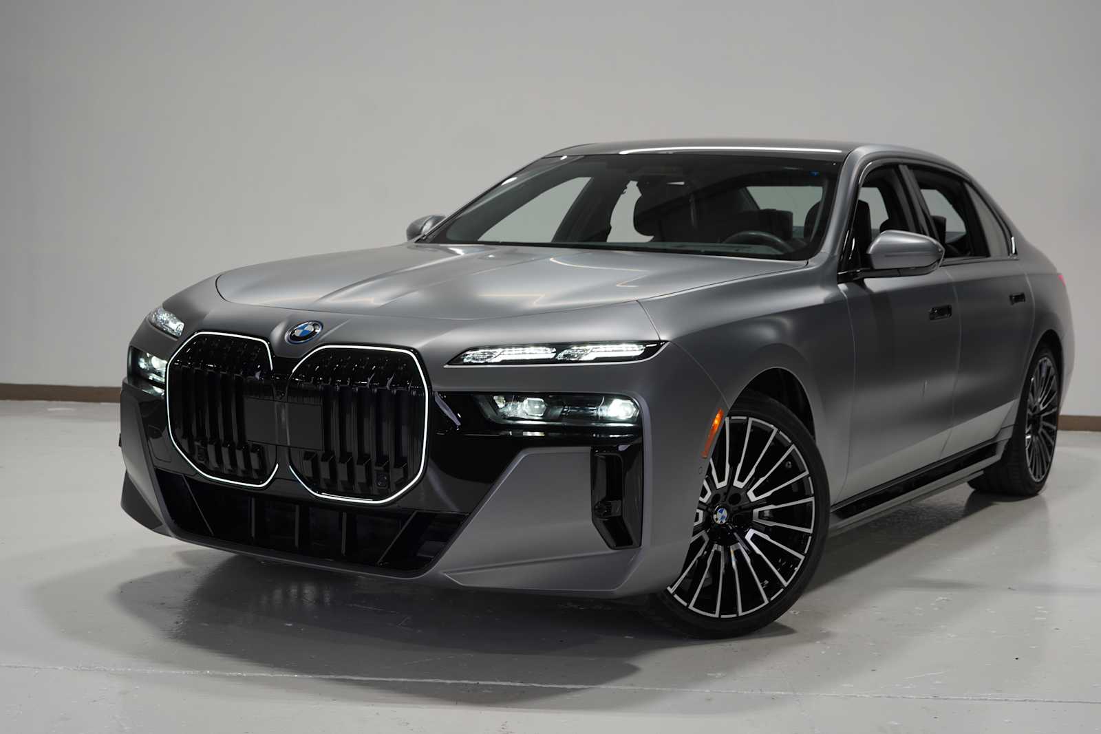 2025 BMW i7 50's photo