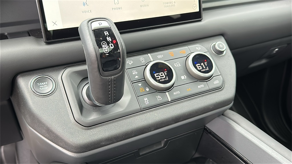 2025 Land Rover Defender 110 X-Dynamic SE photo 19