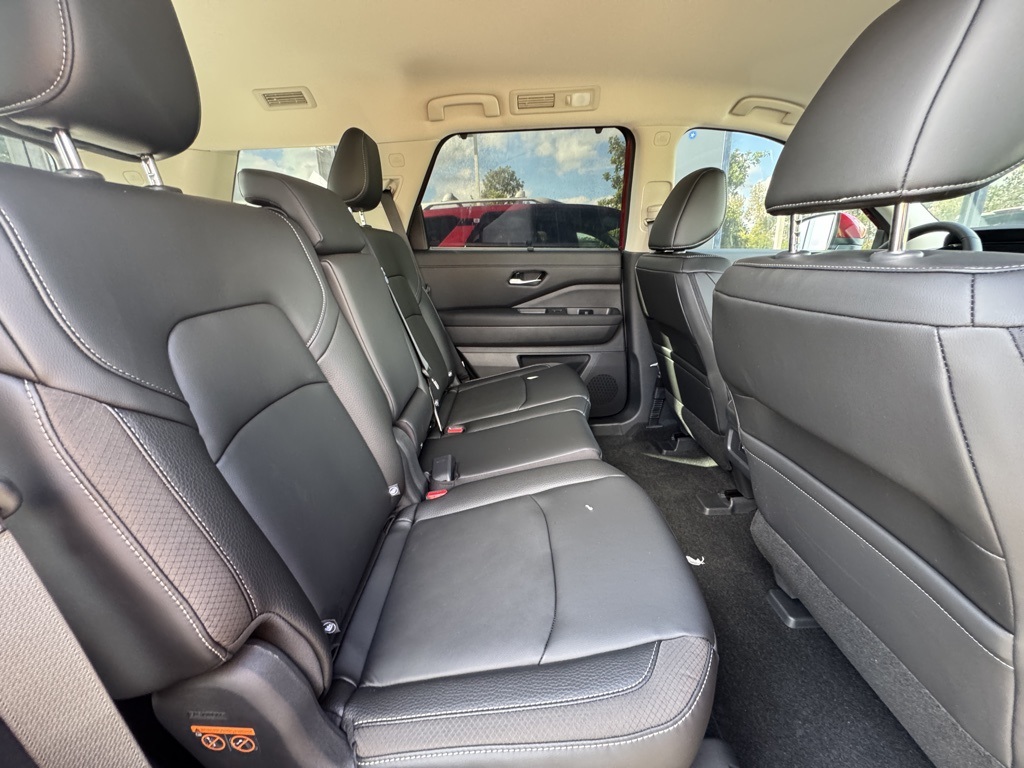 2025 Nissan Pathfinder SL photo 19