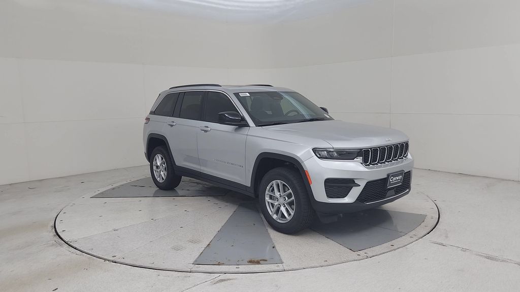 2025 Jeep Grand Cherokee Laredo X photo 3