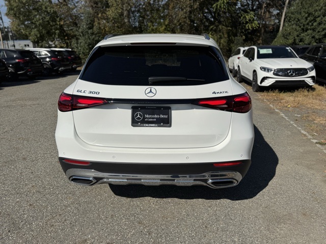 2026 Mercedes Benz GLC 300 4MATIC photo 3
