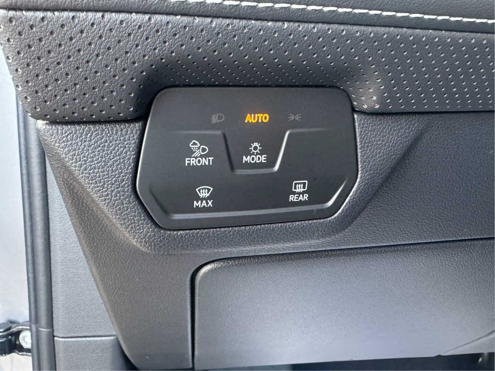 2025 Volkswagen Atlas Cross Sport SE Technology photo 12