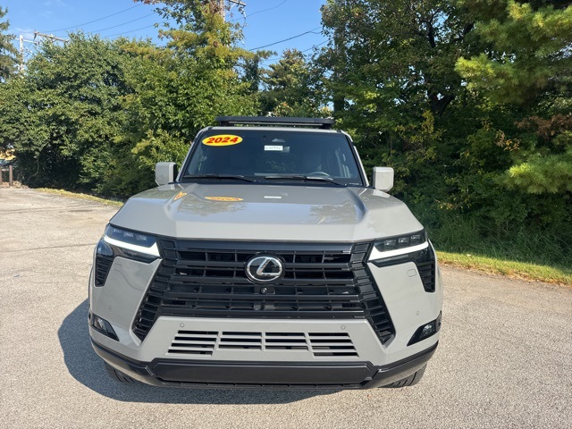 2024 Lexus GX 550 Luxury photo 2