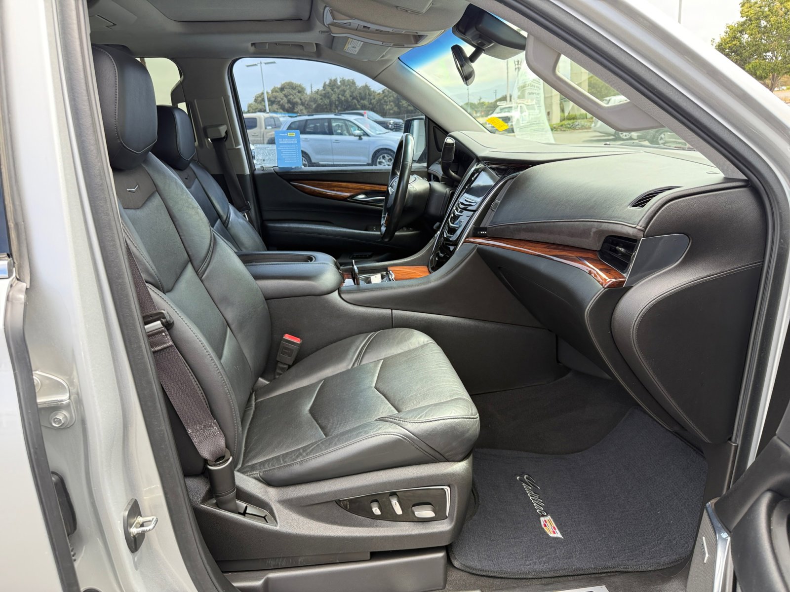 2015 Cadillac Escalade Luxury photo 19