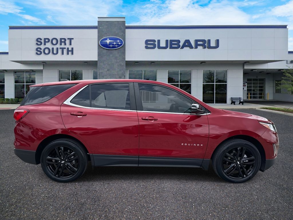 2021 Chevrolet Equinox LT photo 2