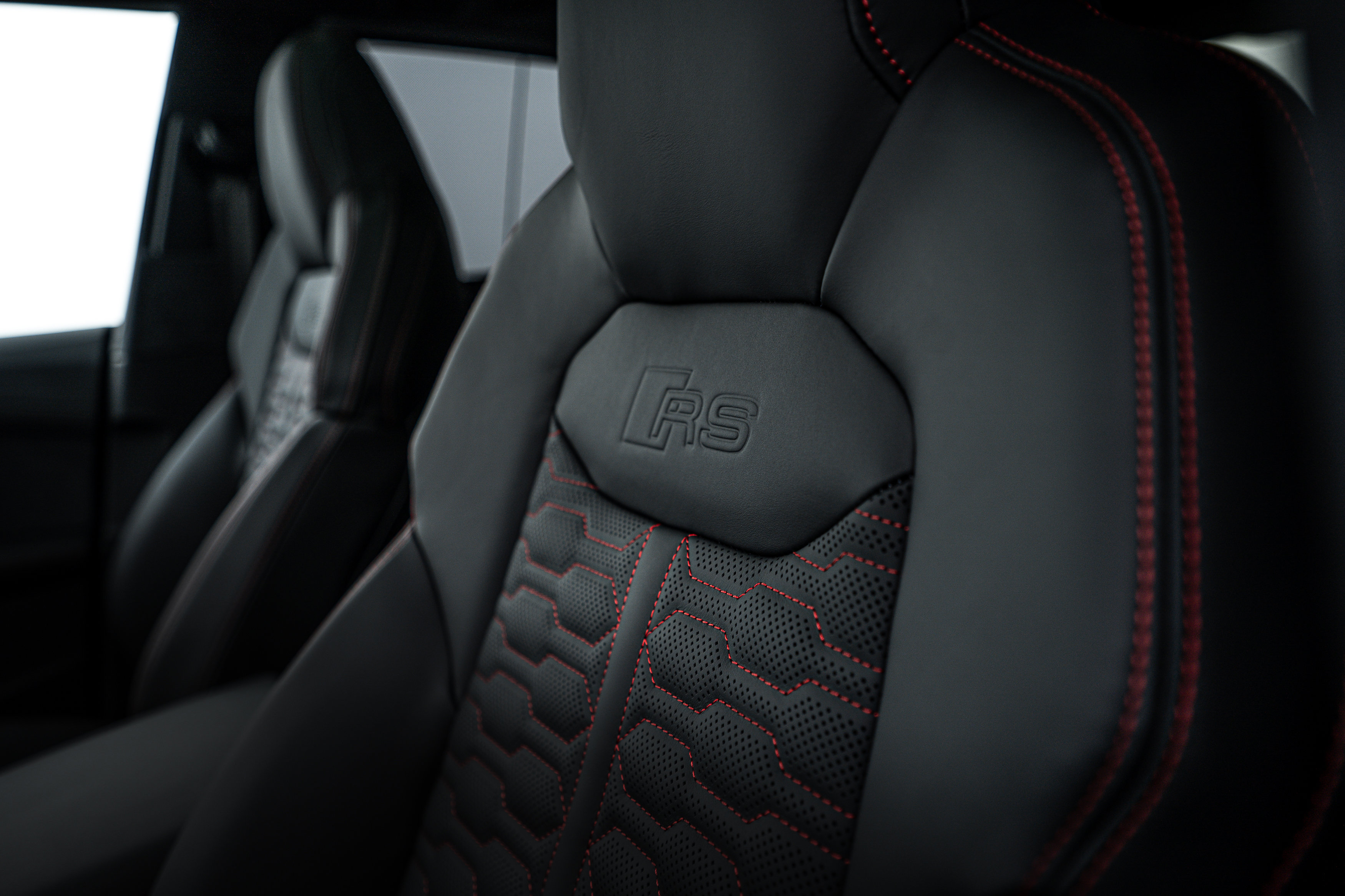 2025 Audi RS Q8 photo 17