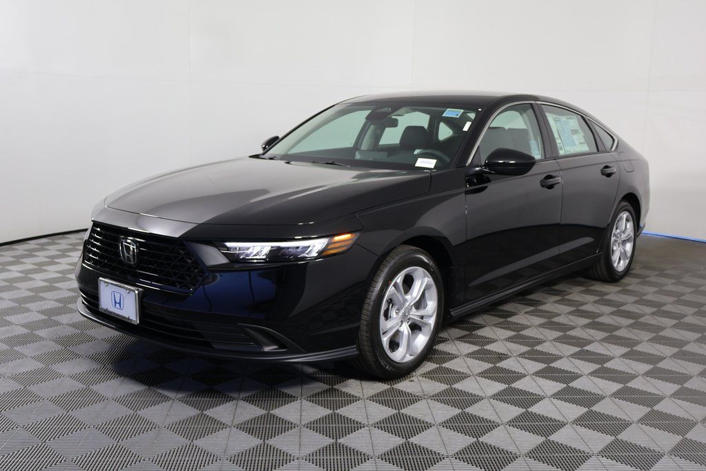 2025 Honda Accord LX's photo