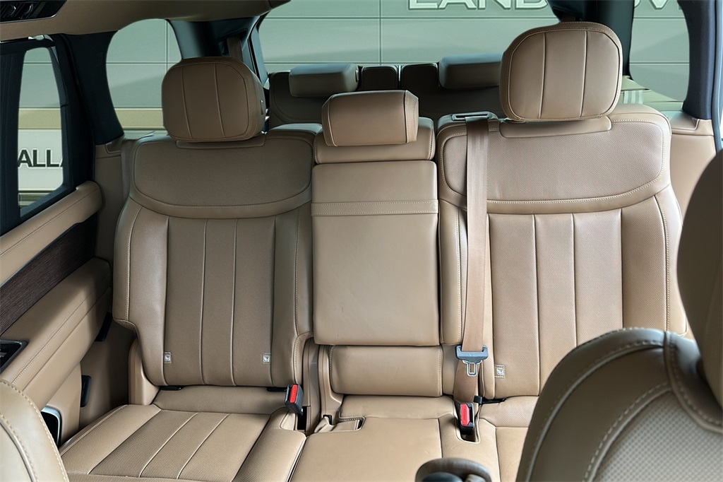 2023 Land Rover Range Rover SE photo 5