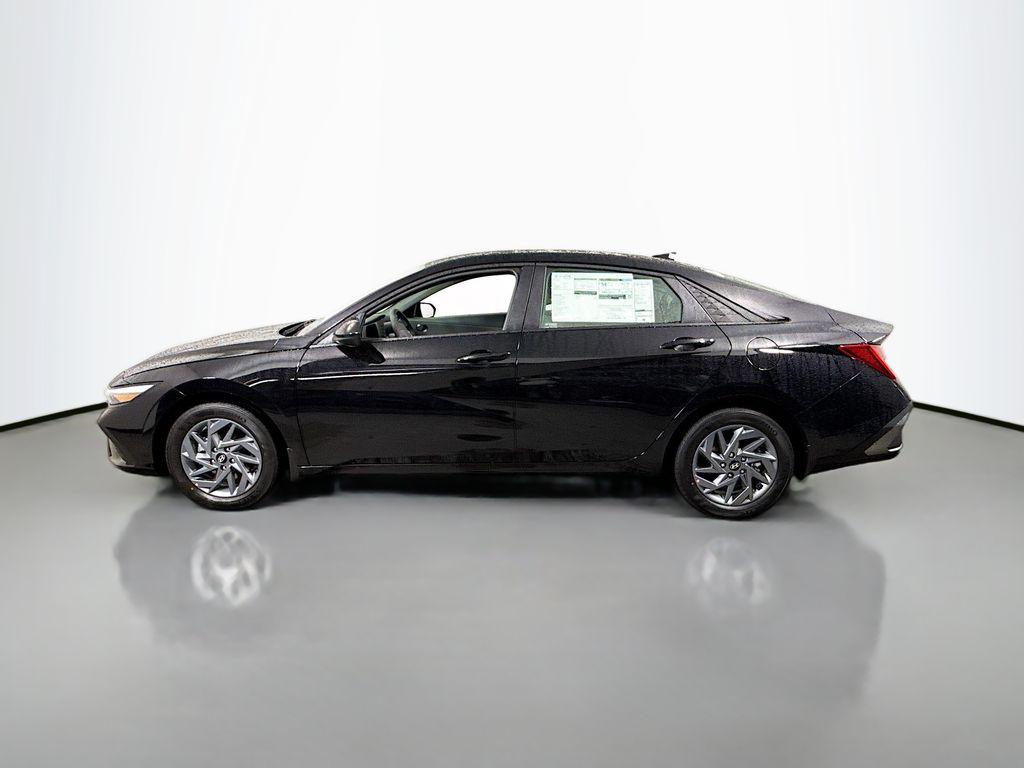 2025 Hyundai Elantra Hybrid Blue photo 4