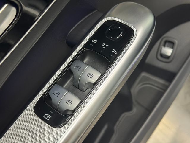 2025 Mercedes Benz GLC 300 photo 33