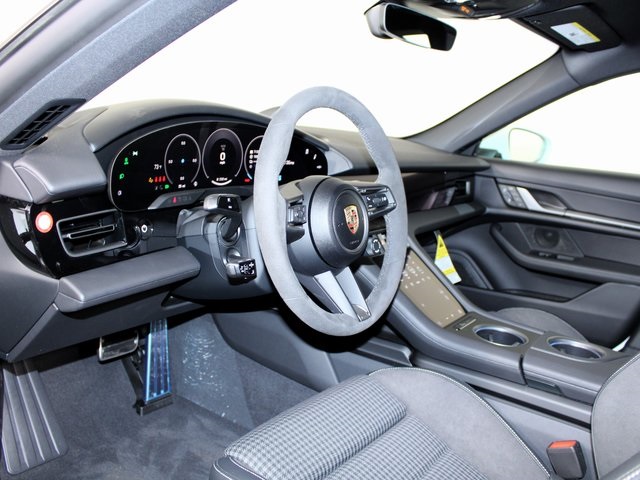 2025 Porsche Taycan 4 photo 4