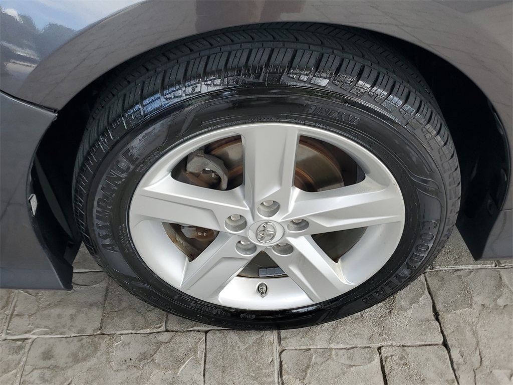 2013 Toyota Camry SE photo 4